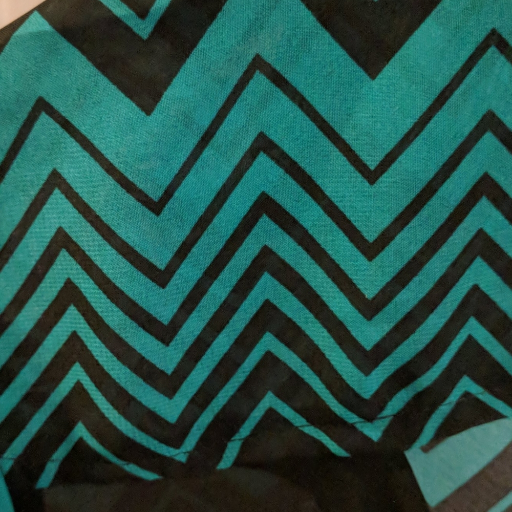 Sheer patterned blouse - Picture 3 of 3